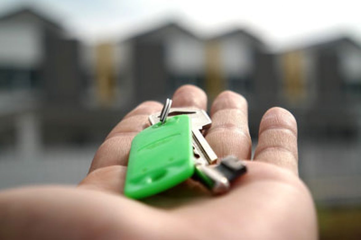 hand holding house keys